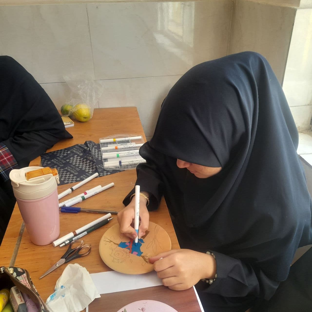 نقاشی روی سفال -کلاس هشتم